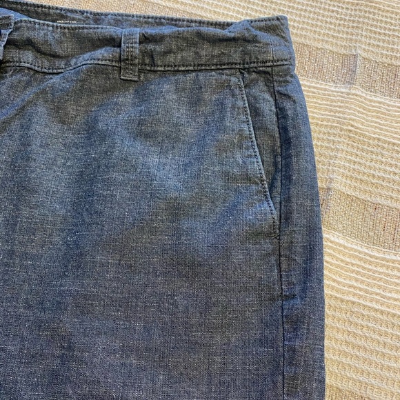 ANN TAYLOR women denim blue shorts/size 6 - Picture 2 of 5